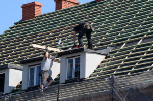 Can a handyman repair a roof
