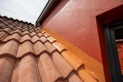 What signs suggest roof was installed improperly